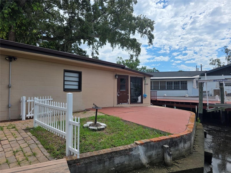 8816 Memorial Hw, Tampa, FL 33615