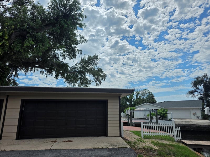 8816 Memorial Hw, Tampa, FL 33615