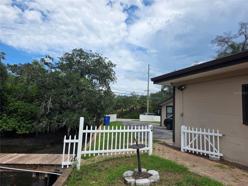 8816 Memorial Hw, Tampa, FL 33615