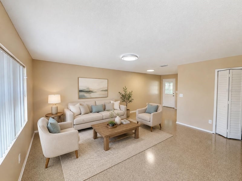 5222 Bogdonoff Dr, Seffner, FL 33584