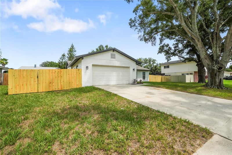 1901 Lakeview Dr, Brandon, FL 33511