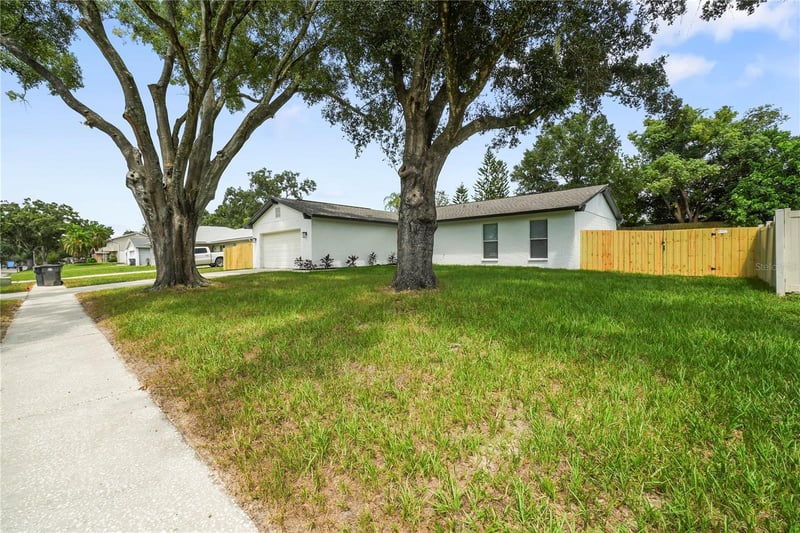 1901 Lakeview Dr, Brandon, FL 33511
