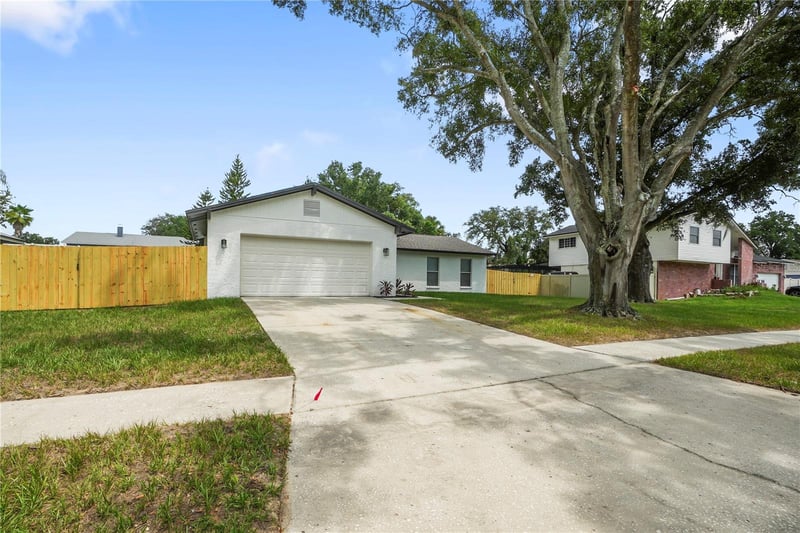 1901 Lakeview Dr, Brandon, FL 33511