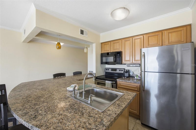 2506 N Rocky Point Dr #315, Tampa, FL 33607