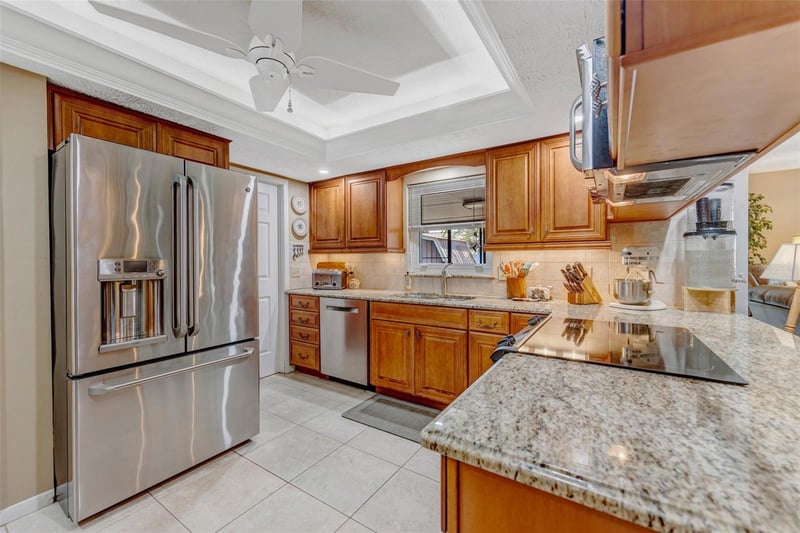 4001 Highgate Dr, Valrico, FL 33594