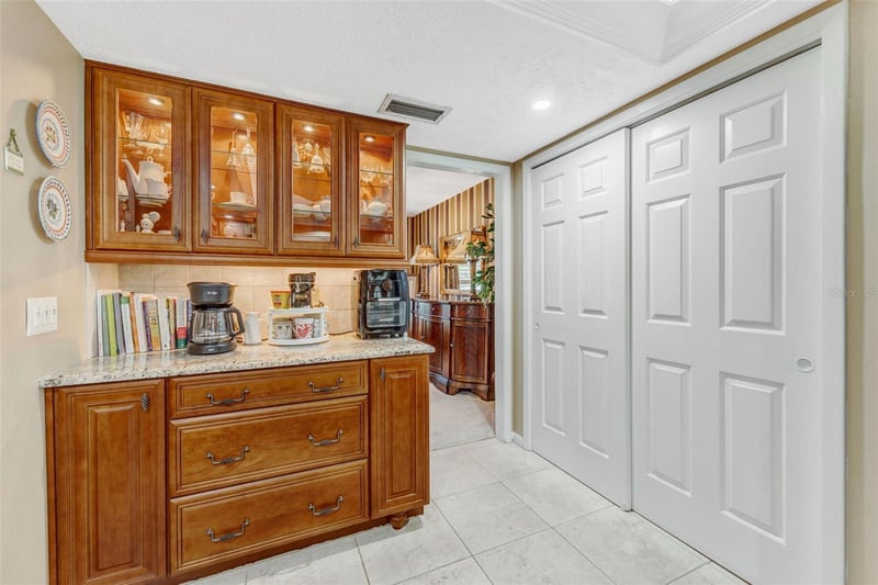 4001 Highgate Dr, Valrico, FL 33594