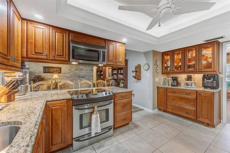 4001 Highgate Dr, Valrico, FL 33594