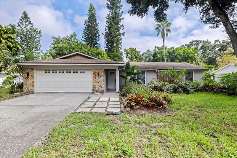 1671 Castlewood Ln, Palm Harbor, FL 34683