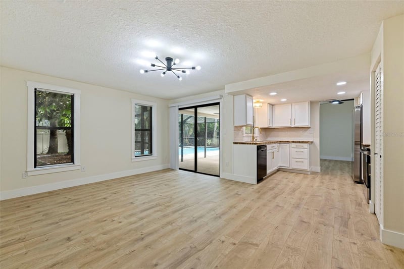 1671 Castlewood Ln, Palm Harbor, FL 34683