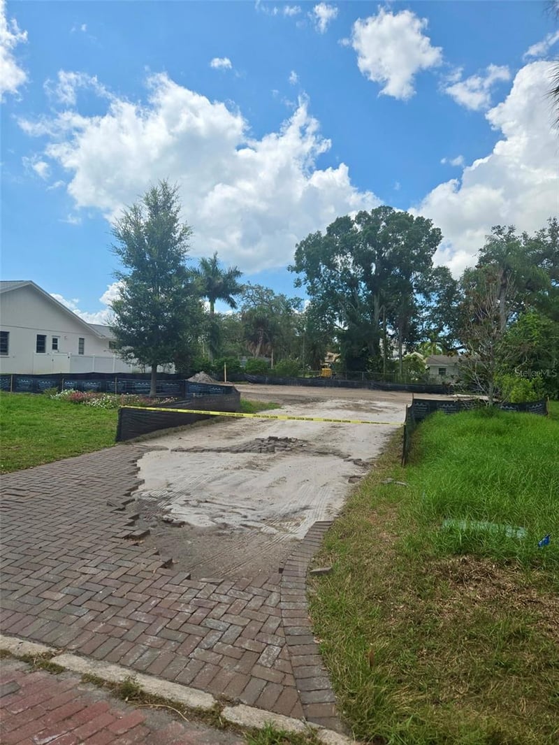 319 Rafael Blvd NE, St Petersburg, FL 33704