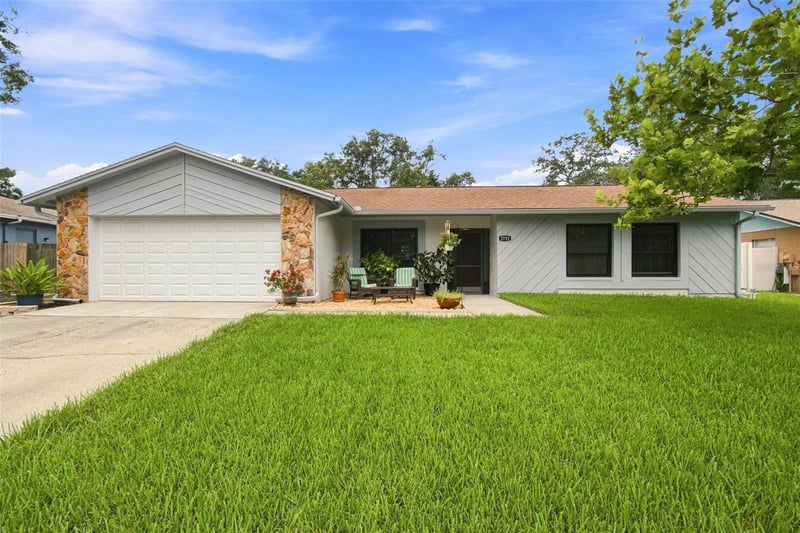 3721 Sand Pebble Dr, Valrico, FL 33596