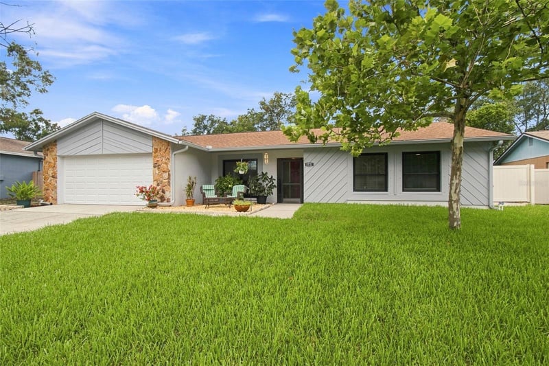 3721 Sand Pebble Dr, Valrico, FL 33596