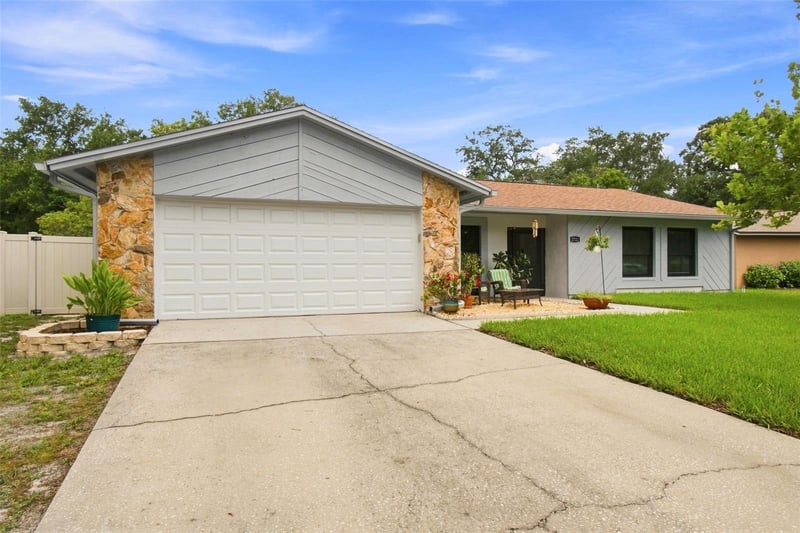3721 Sand Pebble Dr, Valrico, FL 33596