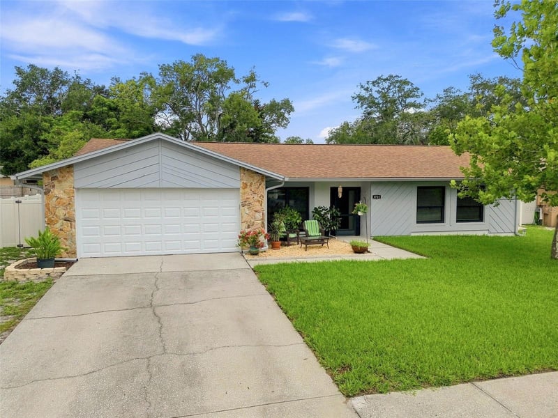 3721 Sand Pebble Dr, Valrico, FL 33596