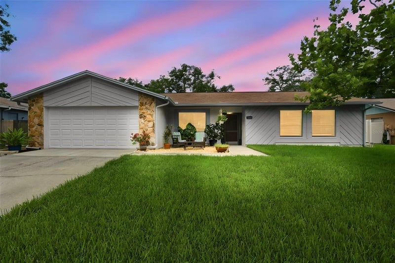 3721 Sand Pebble Dr, Valrico, FL 33596