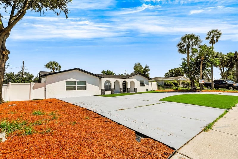 1077 40th Ave NE, St Petersburg, FL 33703