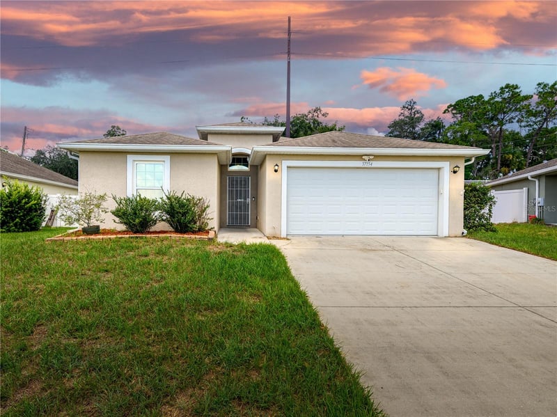 37154 Highland Bluff Cir, Dade City, FL 33523