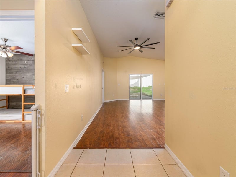 37154 Highland Bluff Cir, Dade City, FL 33523