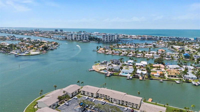 519 Plaza Seville Ct #39, Treasure Island, FL 33706