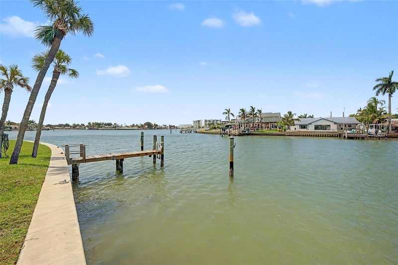 519 Plaza Seville Ct #39, Treasure Island, FL 33706