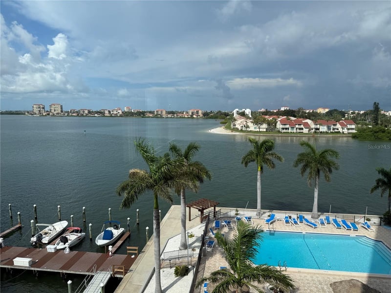 5200 Brittany Dr S #609, St Petersburg, FL 33715