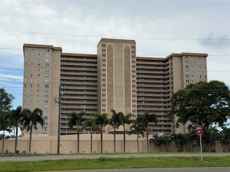 5200 Brittany Dr S #609, St Petersburg, FL 33715