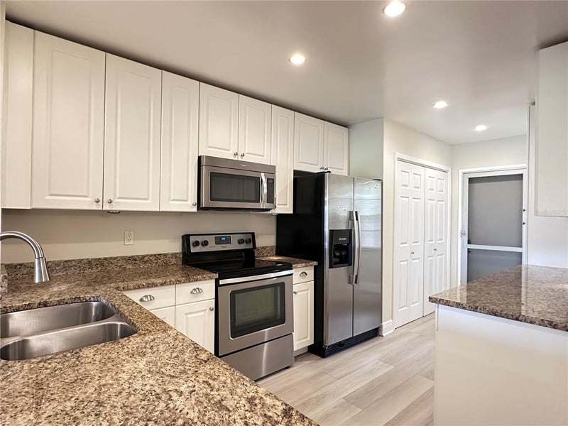 7173 W Country Club Dr N #242, Sarasota, FL 34243