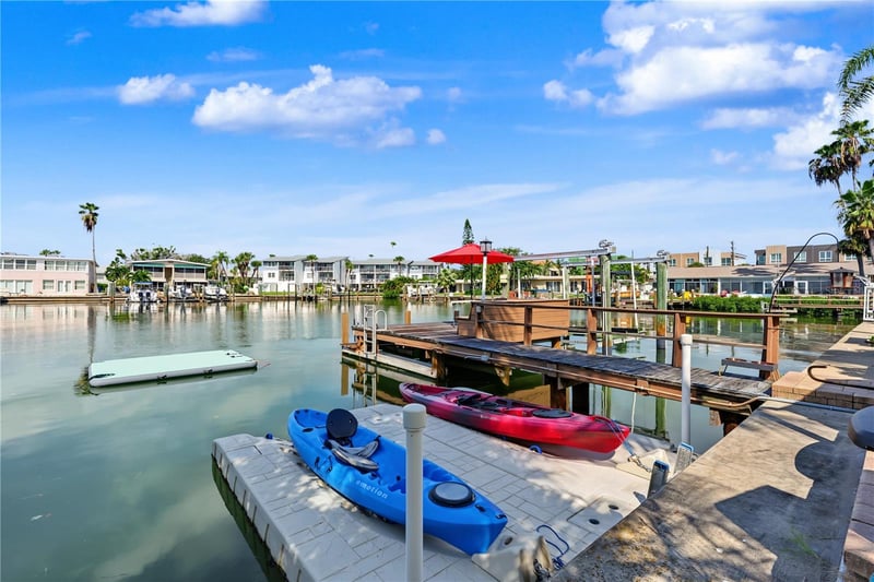 12000 4th St E, Treasure Island, FL 33706