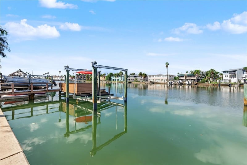 12000 4th St E, Treasure Island, FL 33706