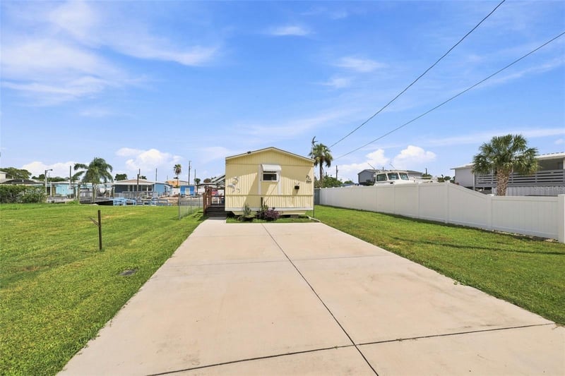 6819 Heron Ln, Hudson, FL 34667