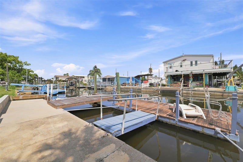 6819 Heron Ln, Hudson, FL 34667
