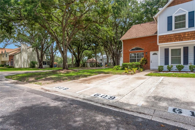 609 Saint Henry Dr, Brandon, FL 33511