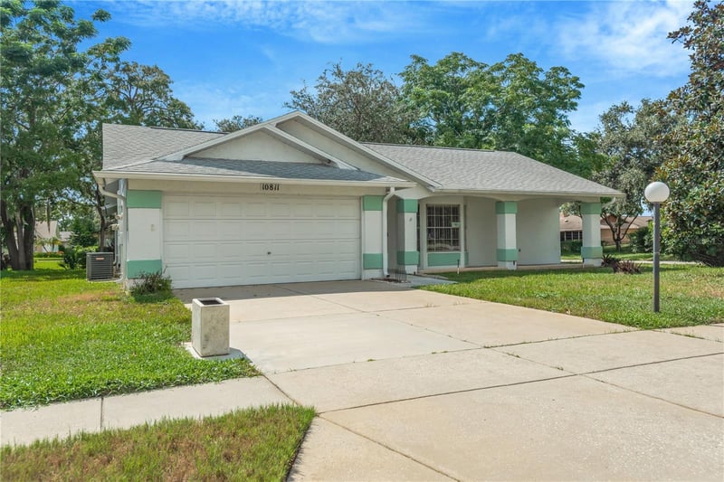 10811 Peppertree Ln, Port Richey, FL 34668
