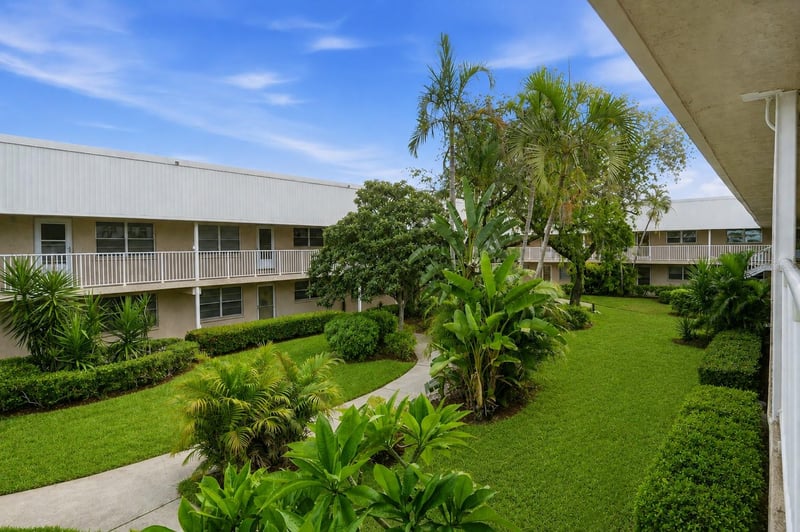 10033 64th Ave N #16, St Petersburg, FL 33708