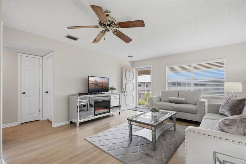 10033 64th Ave N #16, St Petersburg, FL 33708