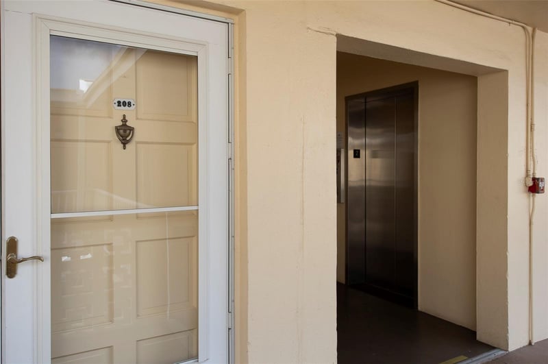 1200 N Shore Dr NE #208, St Petersburg, FL 33701