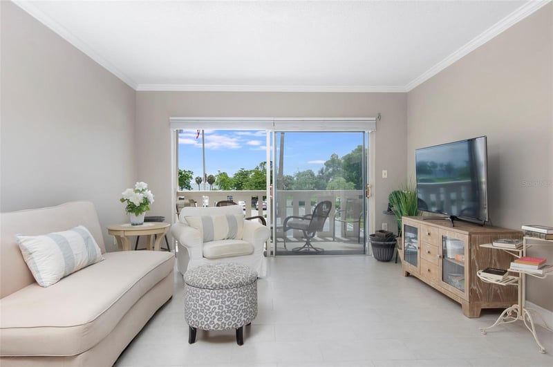 1200 N Shore Dr NE #208, St Petersburg, FL 33701