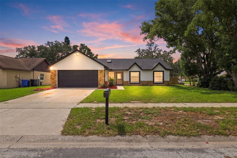 1607 Oak Arbor Ln, Valrico, FL 33596