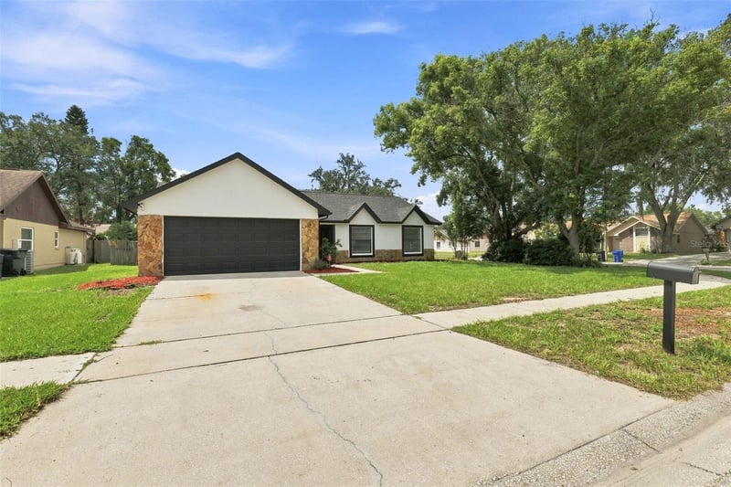 1607 Oak Arbor Ln, Valrico, FL 33596