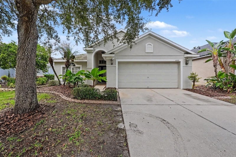 16312 Bridgecrossing Dr, Lithia, FL 33547