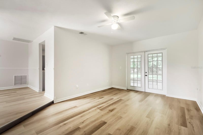1418 Oak Valley Dr, Seffner, FL 33584