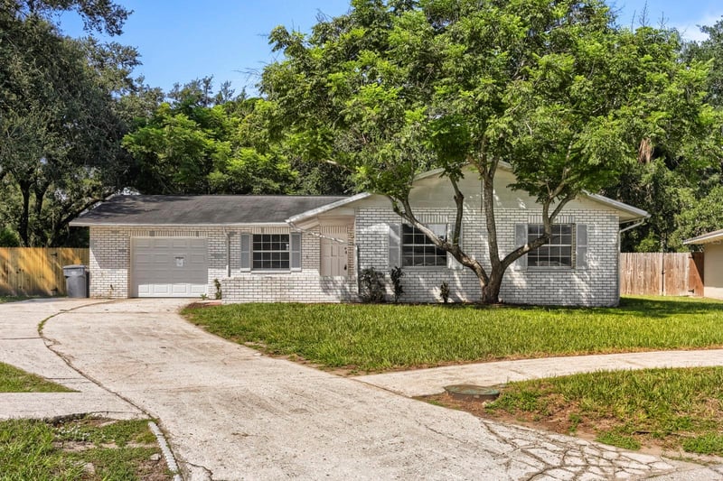 1418 Oak Valley Dr, Seffner, FL 33584