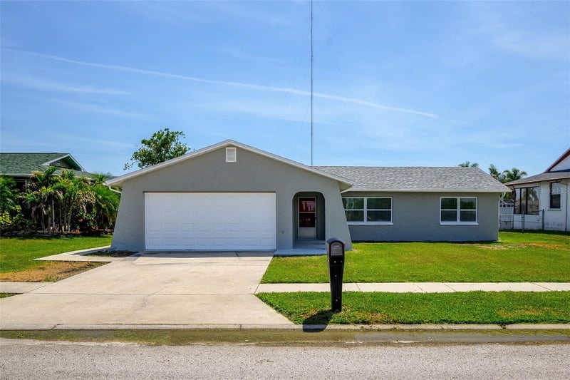 3132 Jackson Dr, Holiday, FL 34691