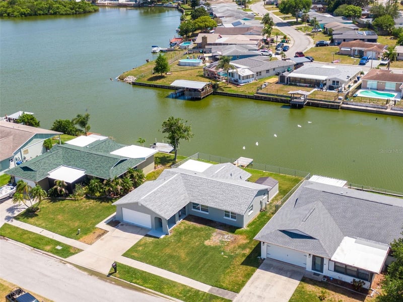 3132 Jackson Dr, Holiday, FL 34691