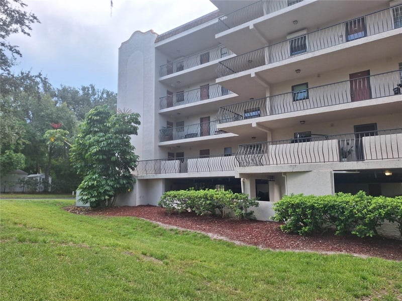 504 S Florida Ave #215, Tarpon Springs, FL 34689