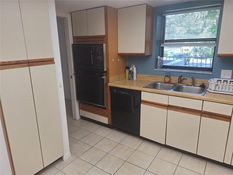 504 S Florida Ave #215, Tarpon Springs, FL 34689