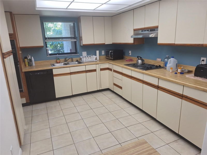 504 S Florida Ave #215, Tarpon Springs, FL 34689
