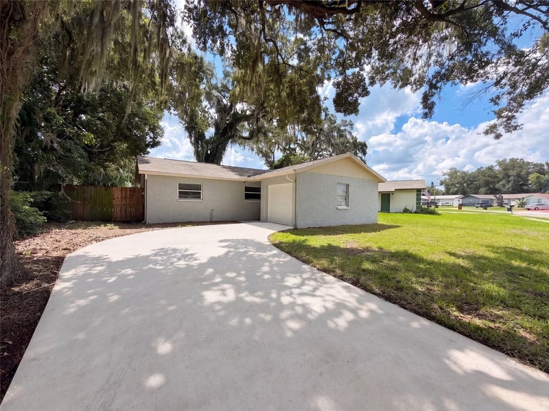 121 Inwood Cir, Brandon, FL 33510