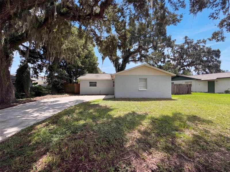 121 Inwood Cir, Brandon, FL 33510