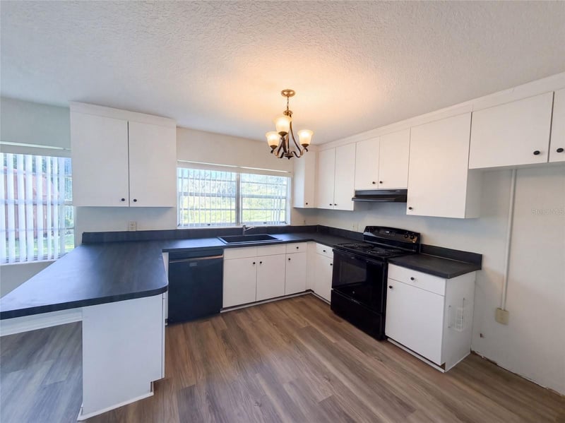 1305 W Spencer St, Plant City, FL 33563